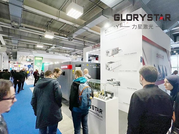 力星激光萬瓦級(jí)激光切割機(jī)亮相意大利工業(yè)展,引爆行業(yè)熱潮 力星激光萬瓦級(jí)激光切割機(jī)亮相意大利工業(yè)展,引爆行業(yè)熱潮