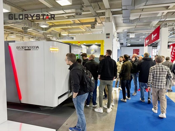 力星激光萬瓦級(jí)激光切割機(jī)亮相意大利工業(yè)展,引爆行業(yè)熱潮 力星激光萬瓦級(jí)激光切割機(jī)亮相意大利工業(yè)展,引爆行業(yè)熱潮