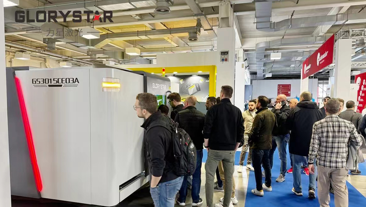 力星激光萬瓦級激光切割機亮相意大利工業(yè)展，引爆行業(yè)熱潮